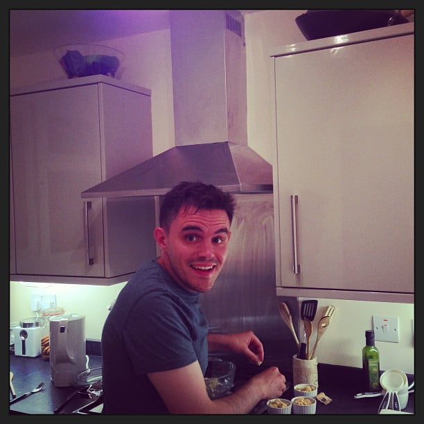 Simon is cooking Apple Tartlets