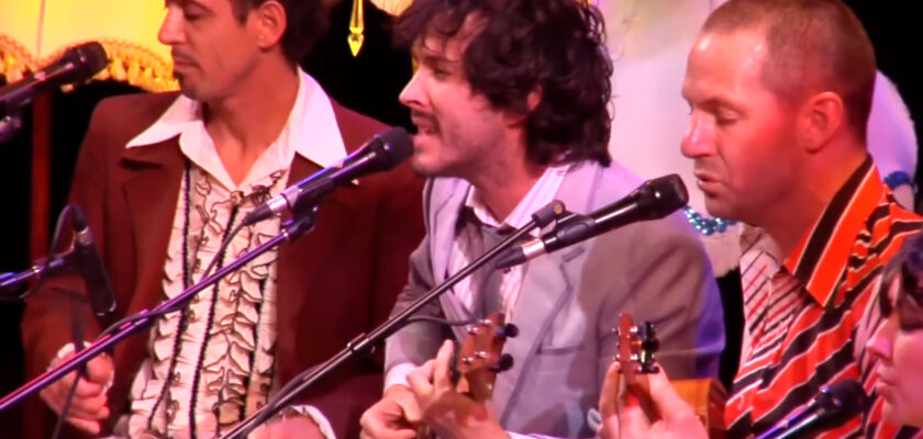 Wellington International Ukulele Orchestra - Short People