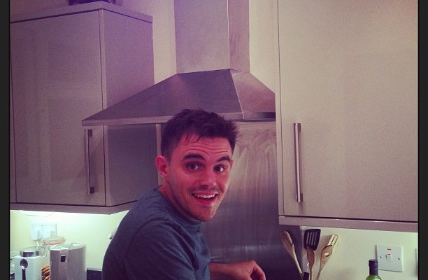 Simon is cooking Apple Tartlets