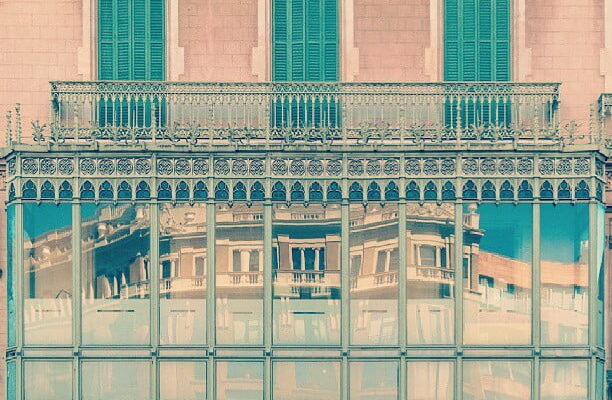 A glance's reflection by nicanorgarcia