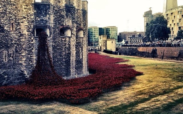 Outside Tower of London... by 00dan00