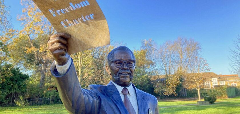 Oliver Tambo statue by diamond geezer